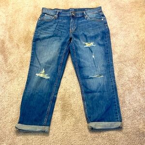 🆕 a.n.a. Distressed Skinny Boyfriend Cropped / Ankle Jeans.